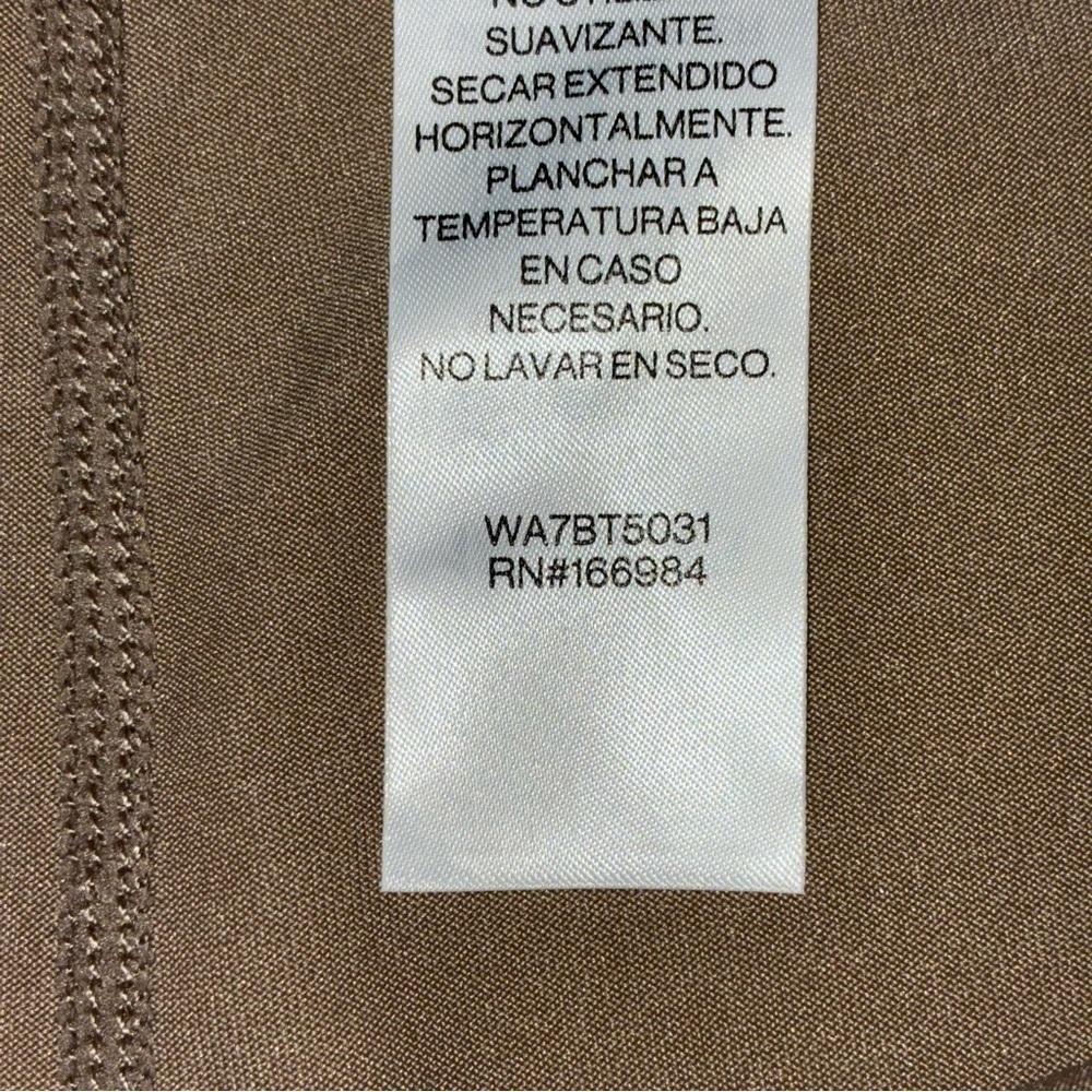 Tilley Women's Trek Ripstop Skirt Large Tan Khaki NWOT comfort Hiking - Picture 13 of 13